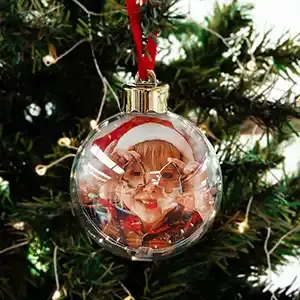 Print your photo on a round Christmas tree bauble online with RapidStudio