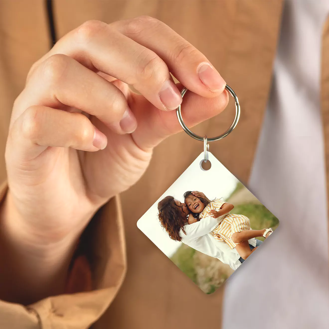 Create your own photo keyring online with RapidStudio